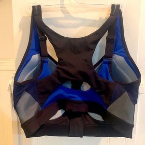 Champion motion control zip bra